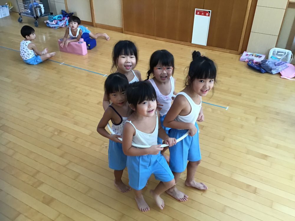 テントの中で…