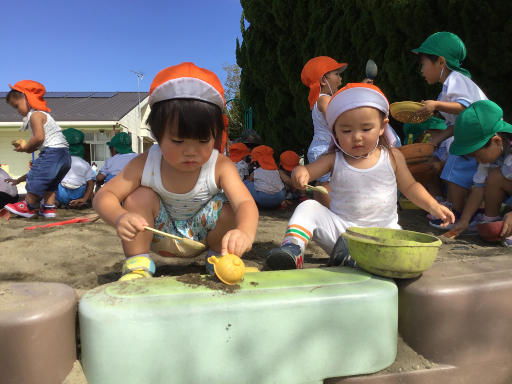 砂場でお店屋さんごっこ♪