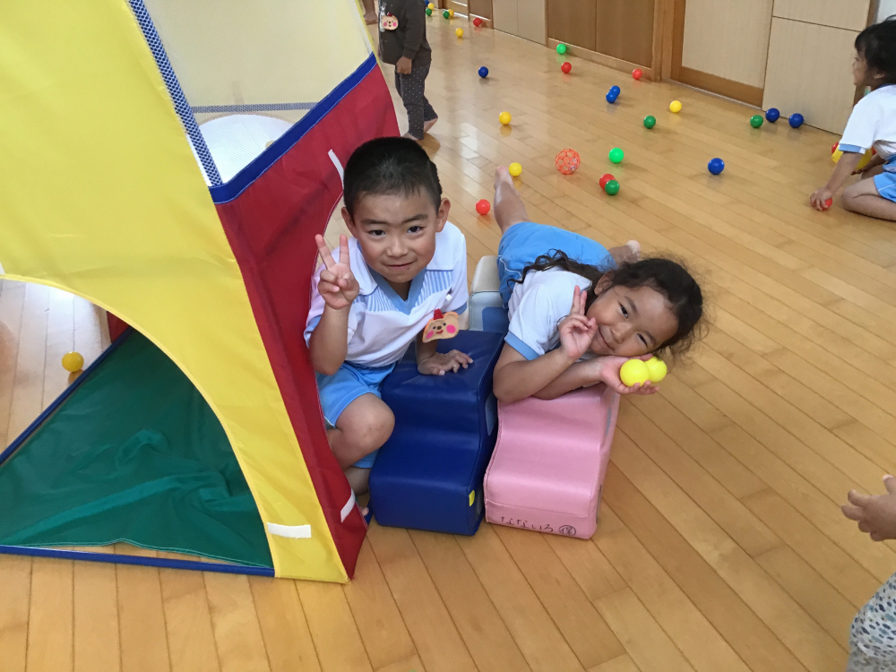 ホールで遊んだよ♪