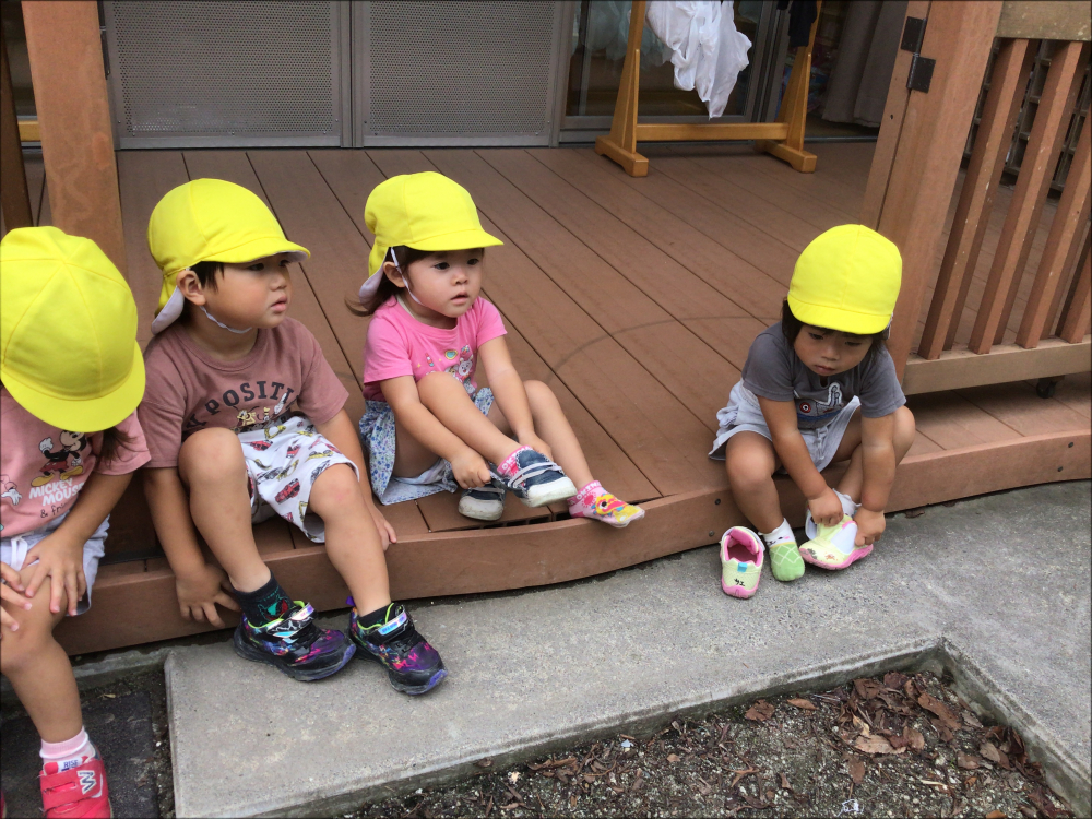 イエロー組（2歳児）の園庭遊び♪