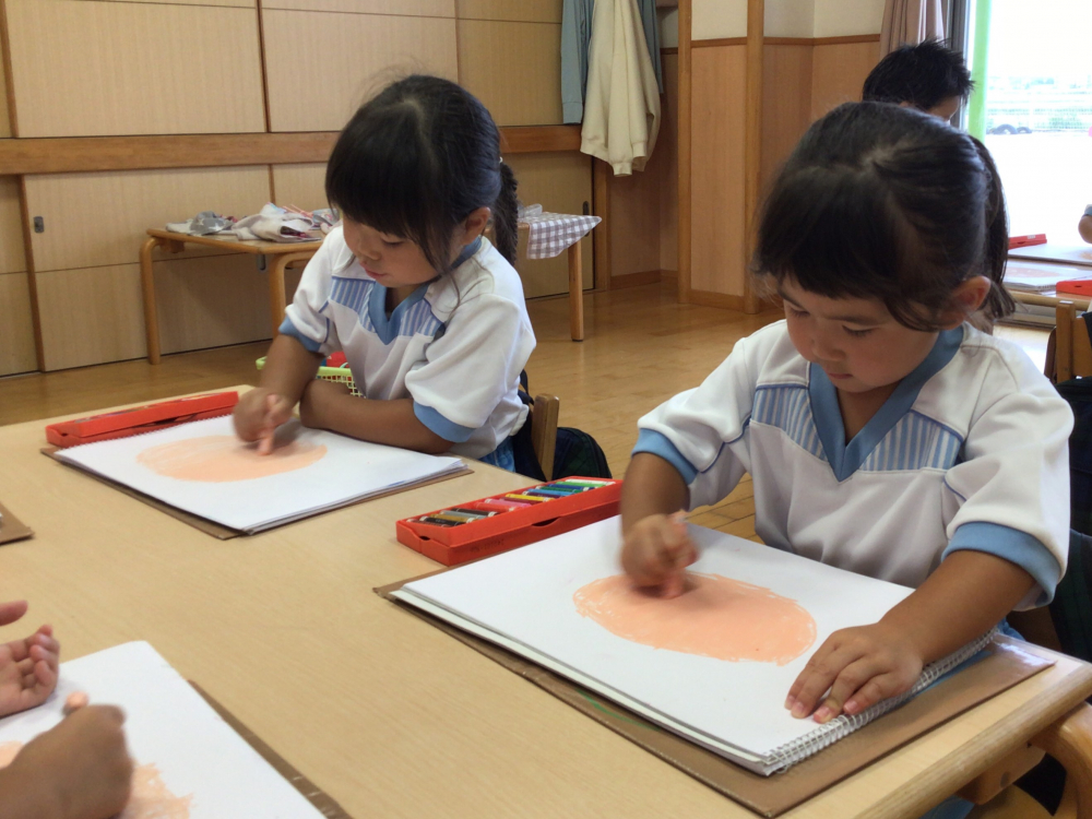 グリーン組（3歳児）似顔絵に挑戦☆