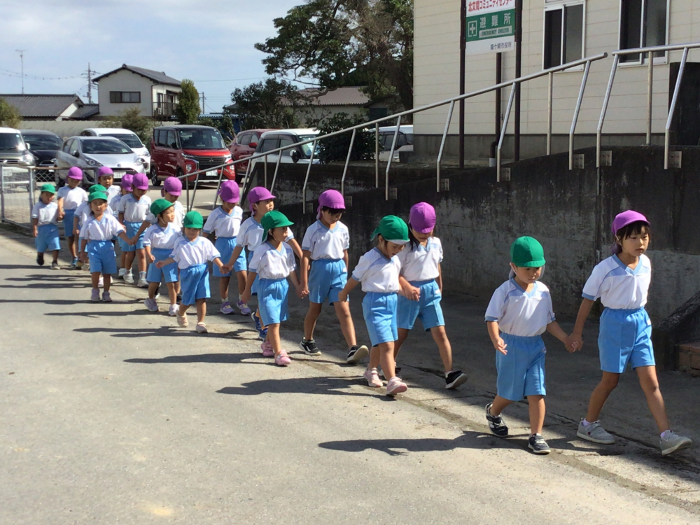 お散歩をした後はお給食♪（3~5歳児）